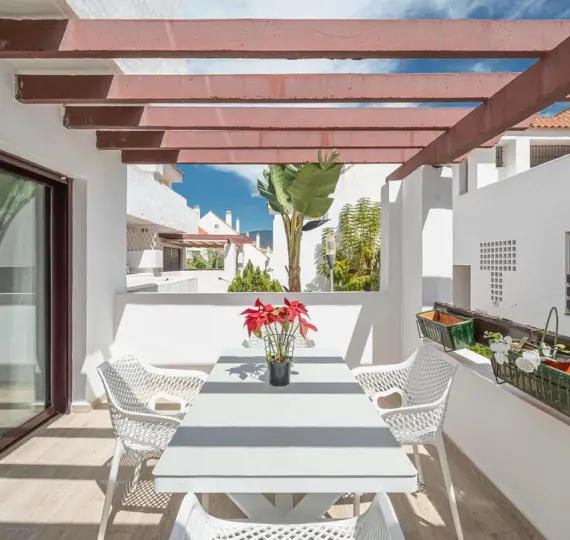 Продажа апартаментов на первом этаже в Nueva Andalucía