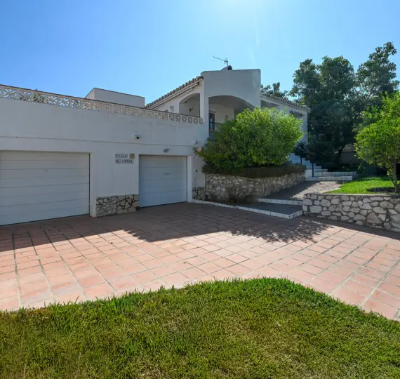 Продажа  отдельно стоящей виллы в Cerros del Aguila