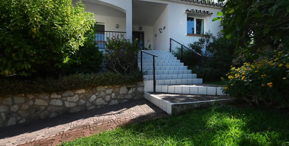 Sale of detached villa in Cerros del Aguila 4