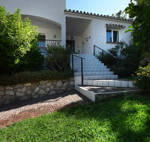 Продажа  отдельно стоящей виллы в Cerros del Aguila