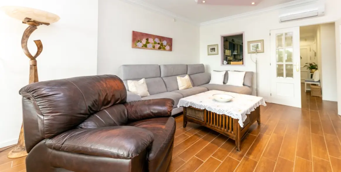 Sale of middle floor apartment in Mijas Costa 2