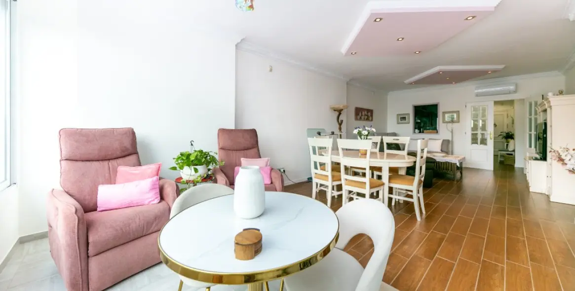 Sale of middle floor apartment in Mijas Costa 4
