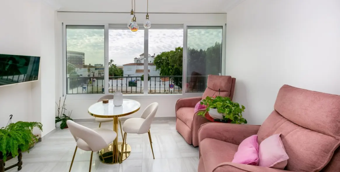 Sale of middle floor apartment in Mijas Costa 6
