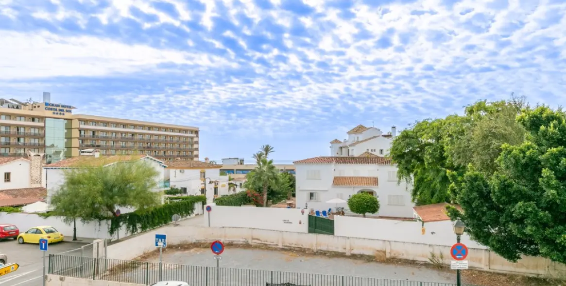 Sale of middle floor apartment in Mijas Costa 8