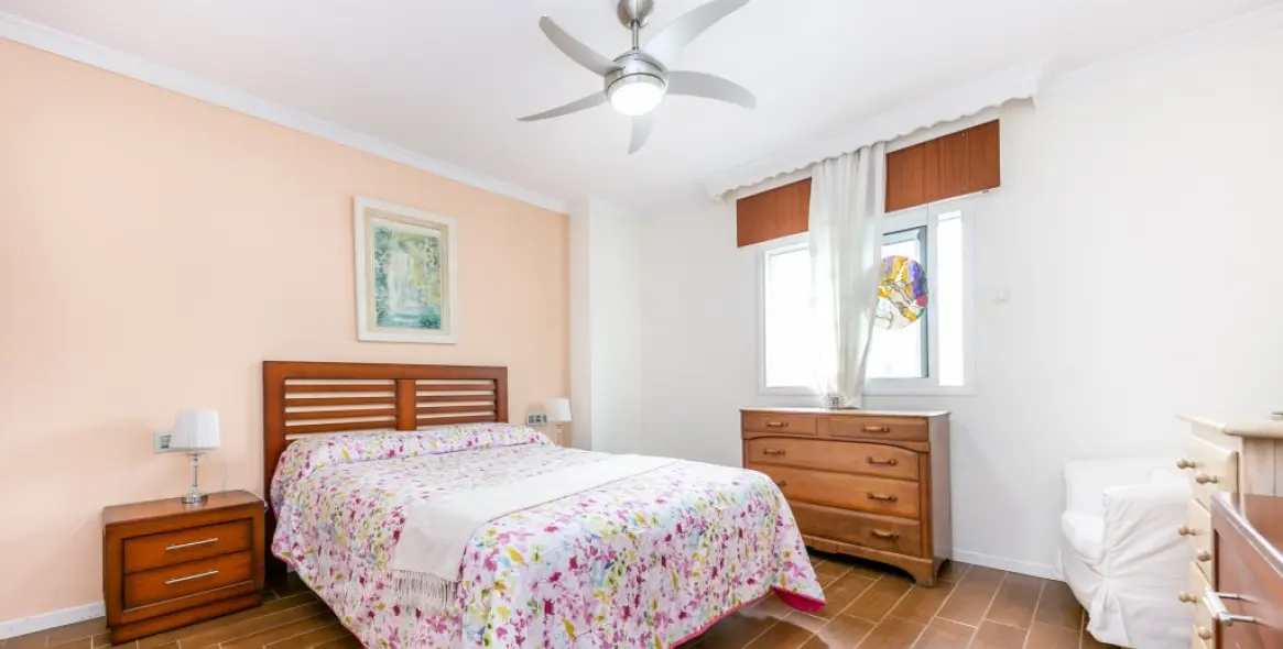 Sale of middle floor apartment in Mijas Costa 12