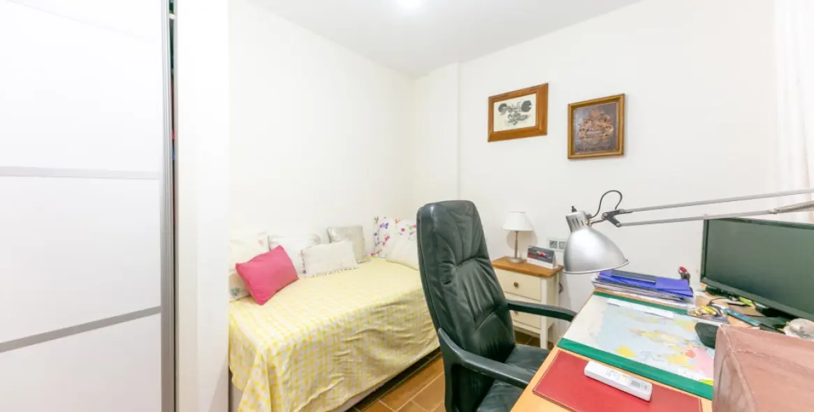 Sale of middle floor apartment in Mijas Costa 19