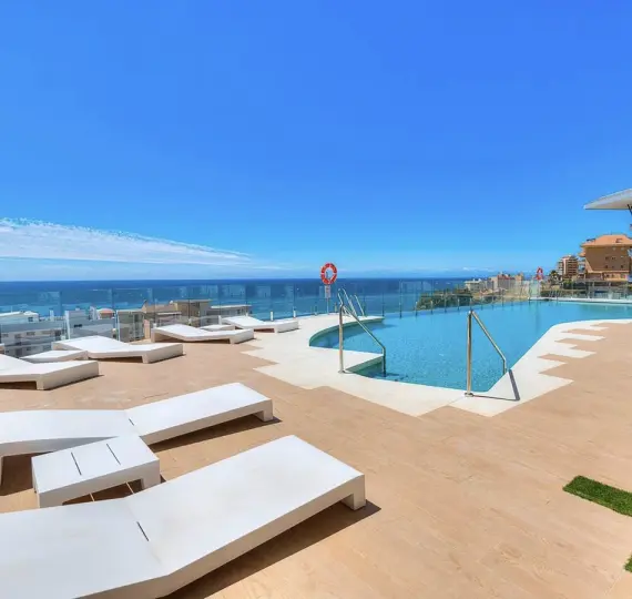 Продажа апартаментов на среднем этаже в Carvajal