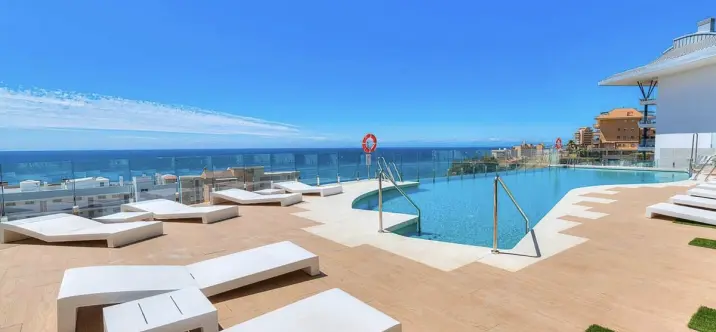 Продажа апартаментов на среднем этаже в Carvajal 1