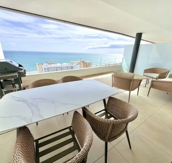 Продажа апартаментов на среднем этаже в Carvajal