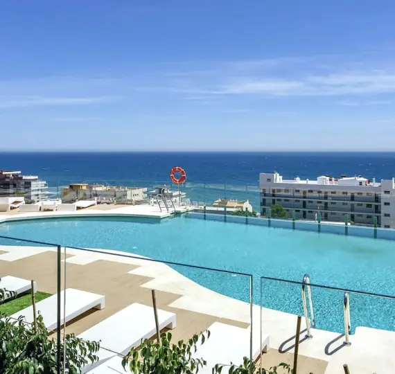 Продажа апартаментов на среднем этаже в Carvajal