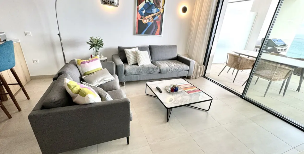 Продажа апартаментов на среднем этаже в Carvajal 11