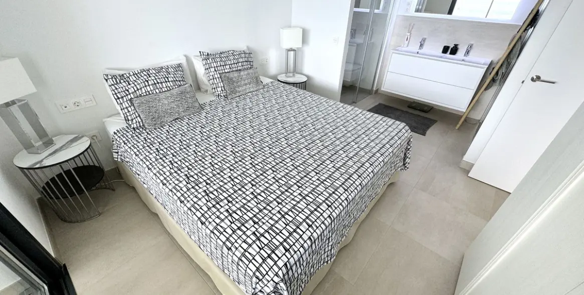 Продажа апартаментов на среднем этаже в Carvajal 15