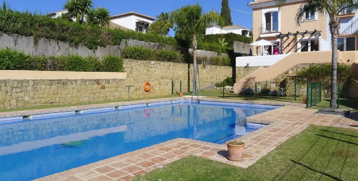 Venta de adosado en Aloha 1