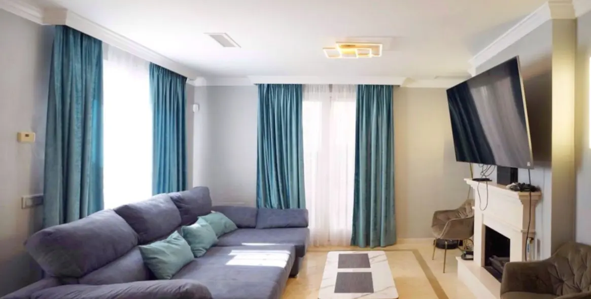 Venta de adosado en Aloha 4