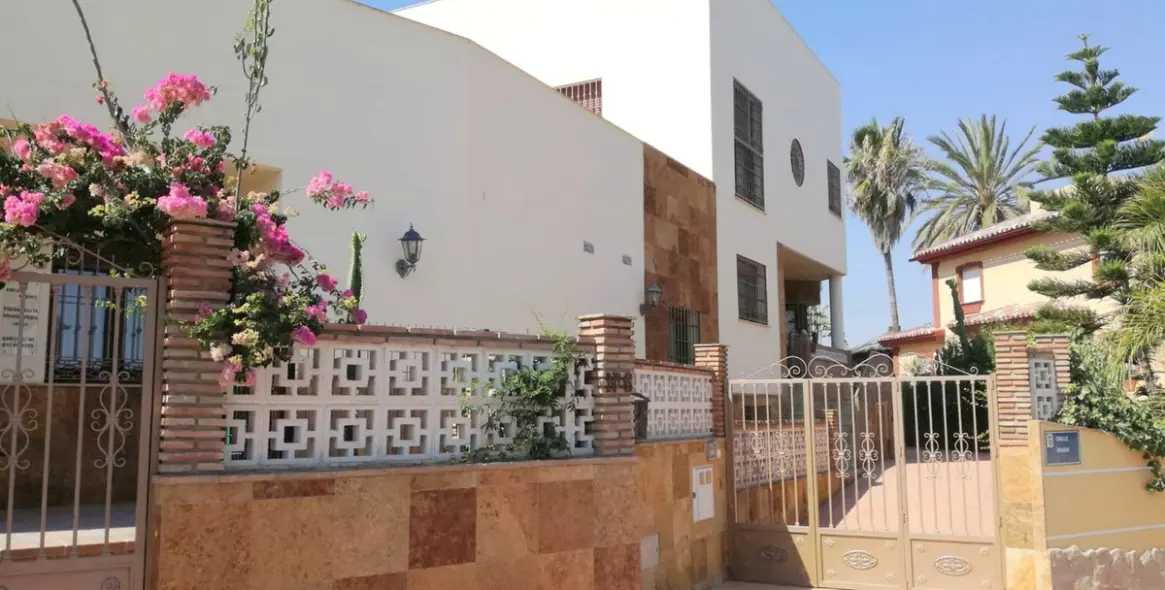 Sale of detached villa in Estacion de Cartama 1