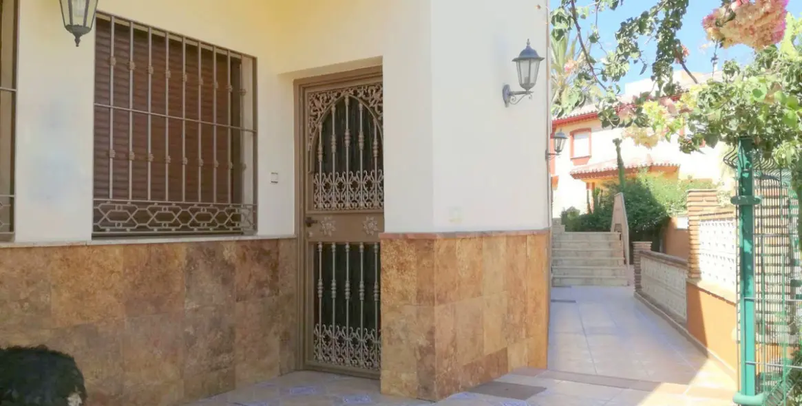 Sale of detached villa in Estacion de Cartama 23