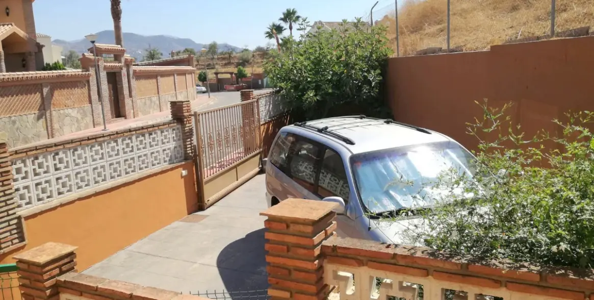 Sale of detached villa in Estacion de Cartama 24