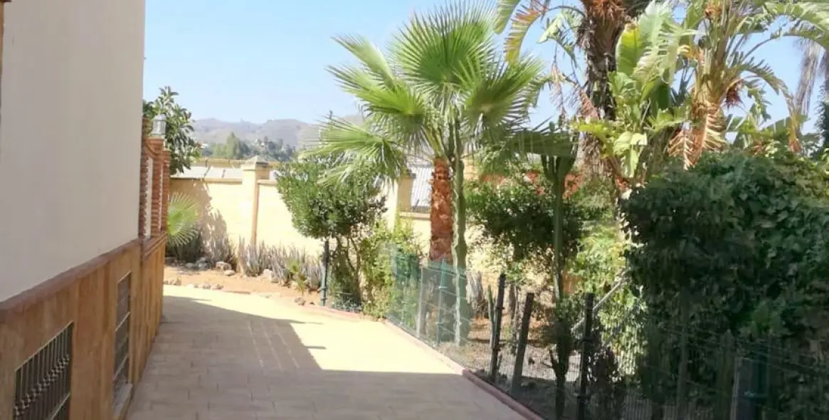 Sale of detached villa in Estacion de Cartama 30