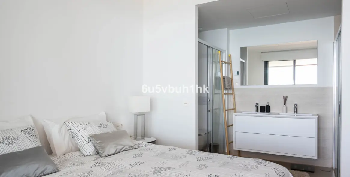 Sale of ground floor apartment in El Higueron 15