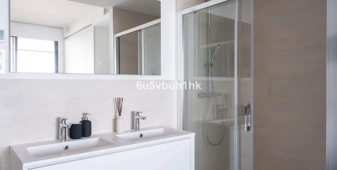 Sale of ground floor apartment in El Higueron 17