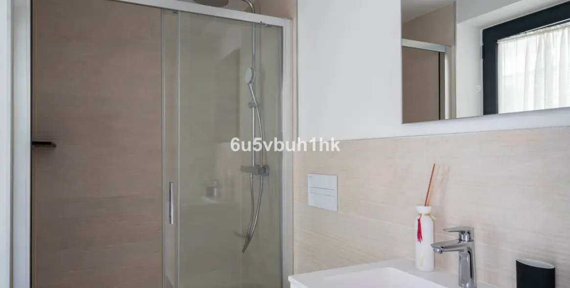 Sale of ground floor apartment in El Higueron 18
