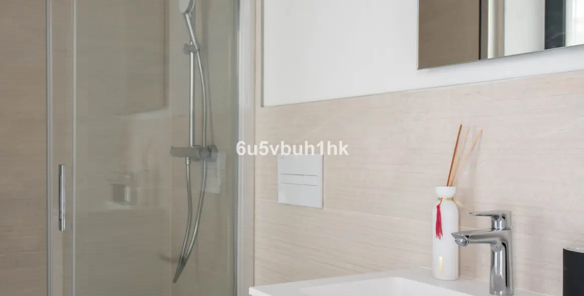 Sale of ground floor apartment in El Higueron 19