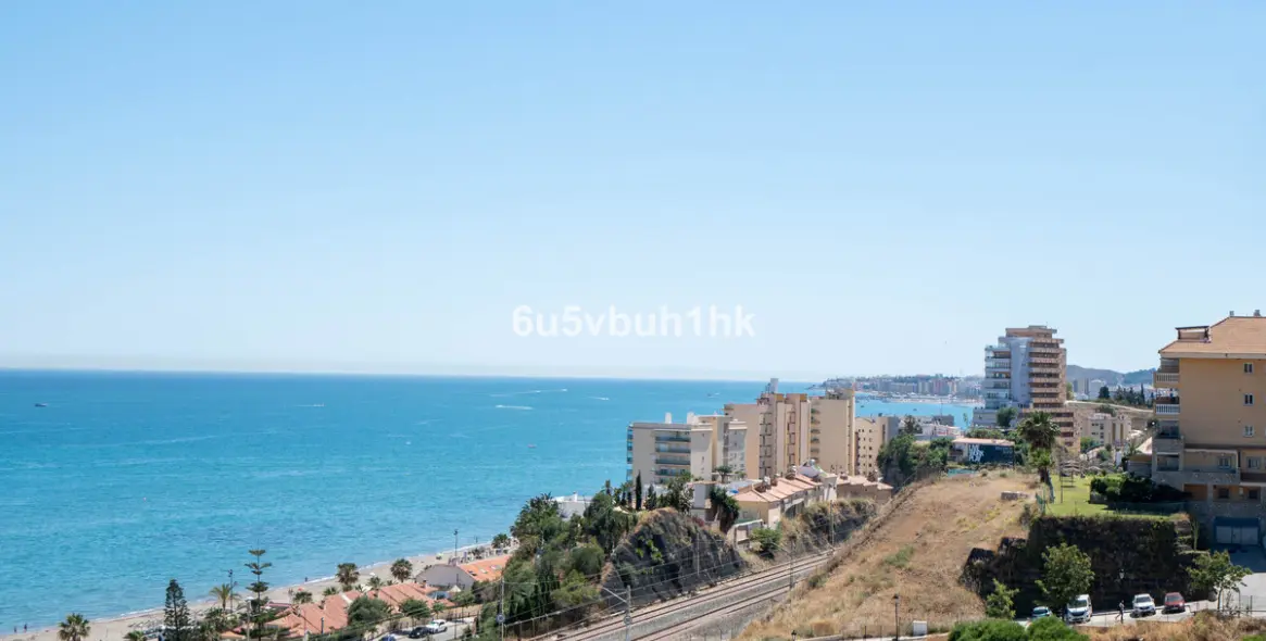 Sale of ground floor apartment in El Higueron 24