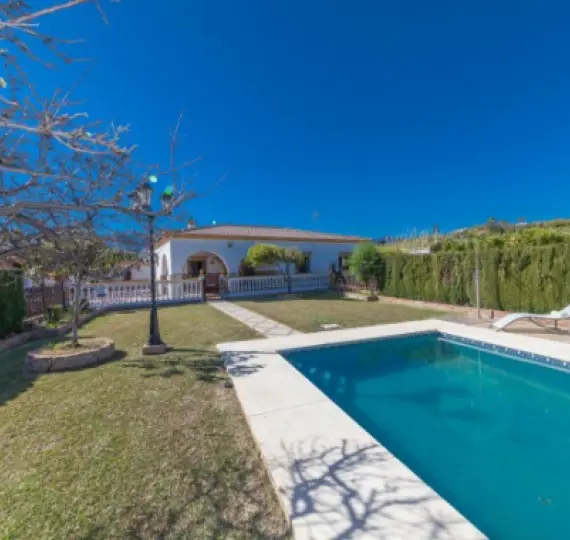 Sale of detached villa in El Padron