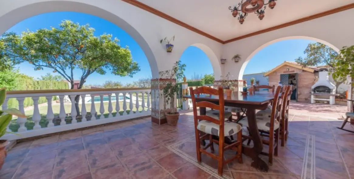 Sale of detached villa in El Padron 2