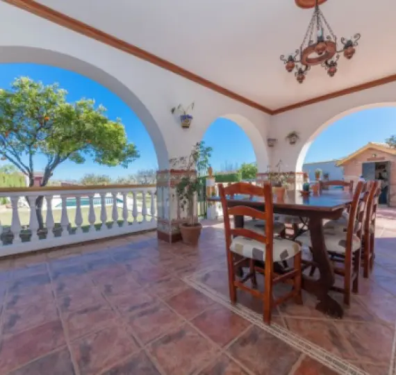 Sale of detached villa in El Padron