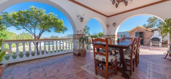 Sale of detached villa in El Padron 1