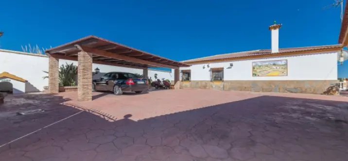 Sale of detached villa in El Padron 3