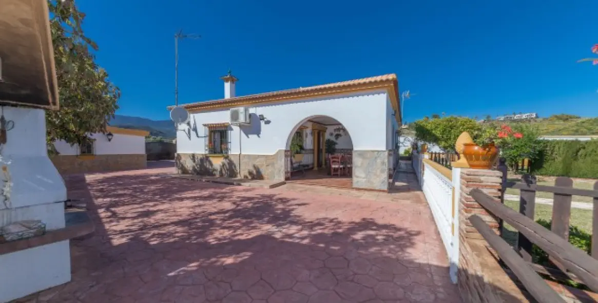 Sale of detached villa in El Padron 6