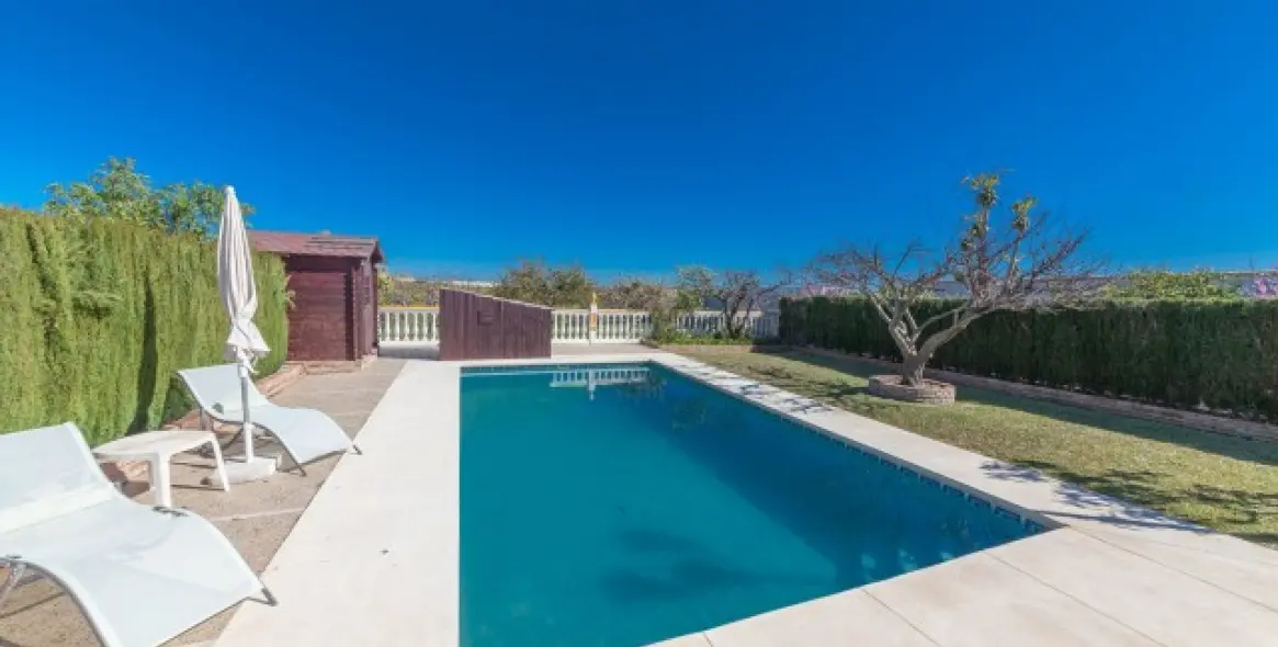 Sale of detached villa in El Padron 8