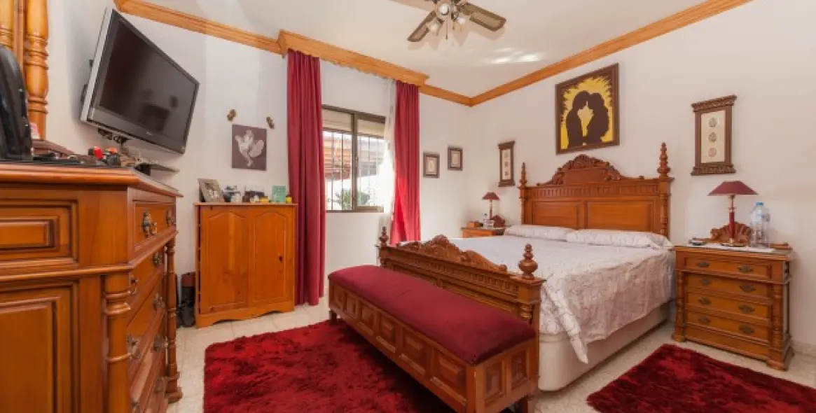 Sale of detached villa in El Padron 13