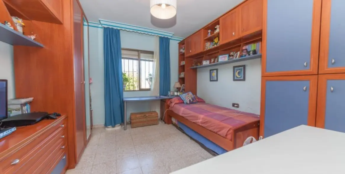 Sale of detached villa in El Padron 16
