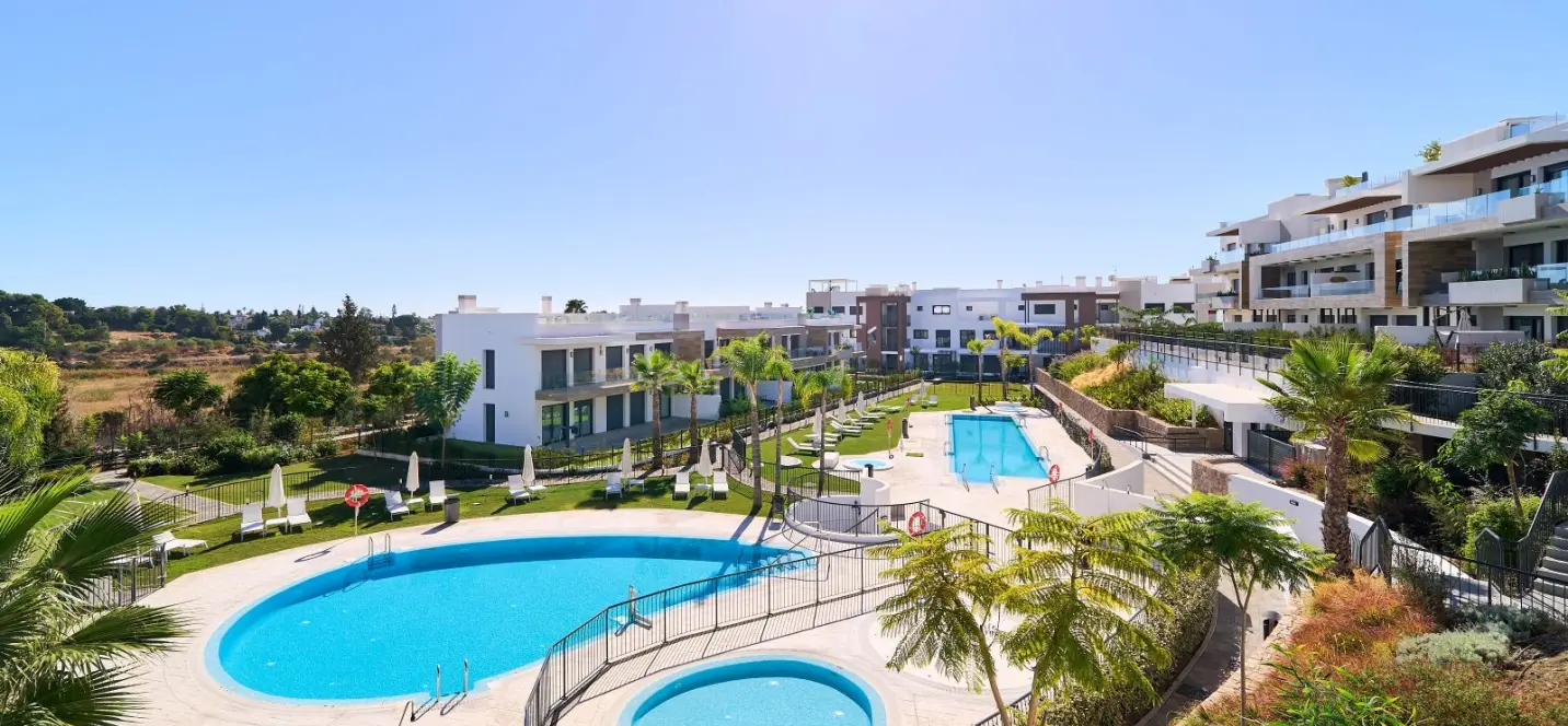 Venta de apartamento en planta baja en Estepona 1
