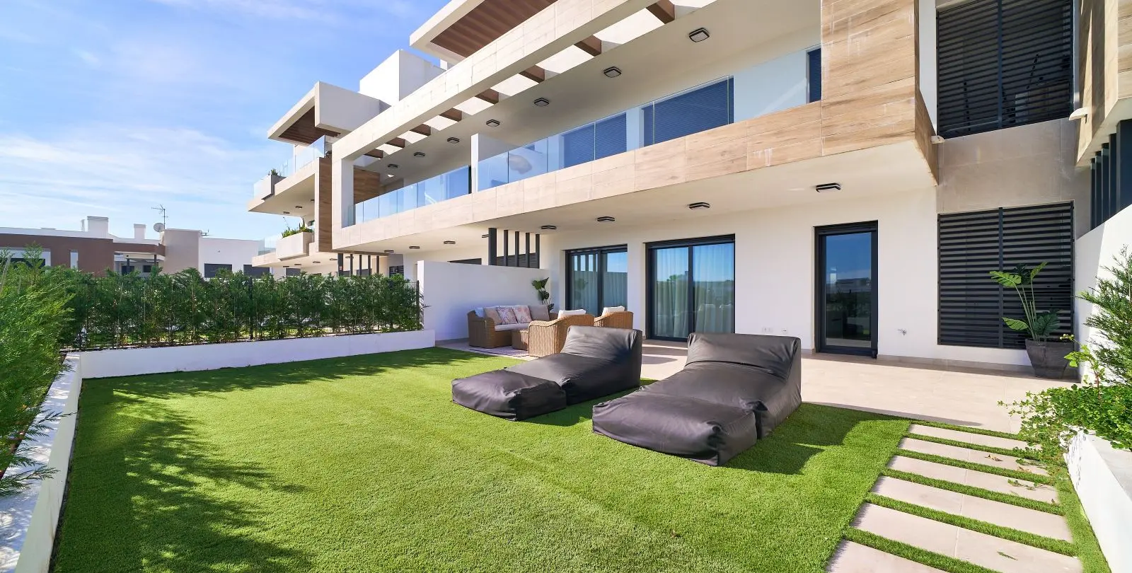 Sale of ground floor apartment in Estepona 11