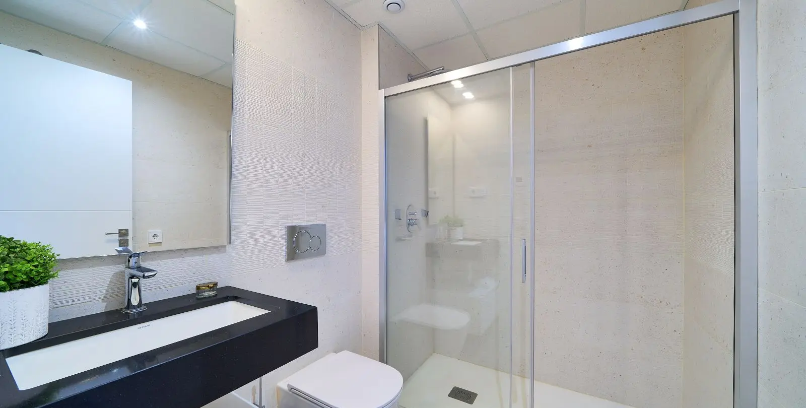 Sale of ground floor apartment in Estepona 18