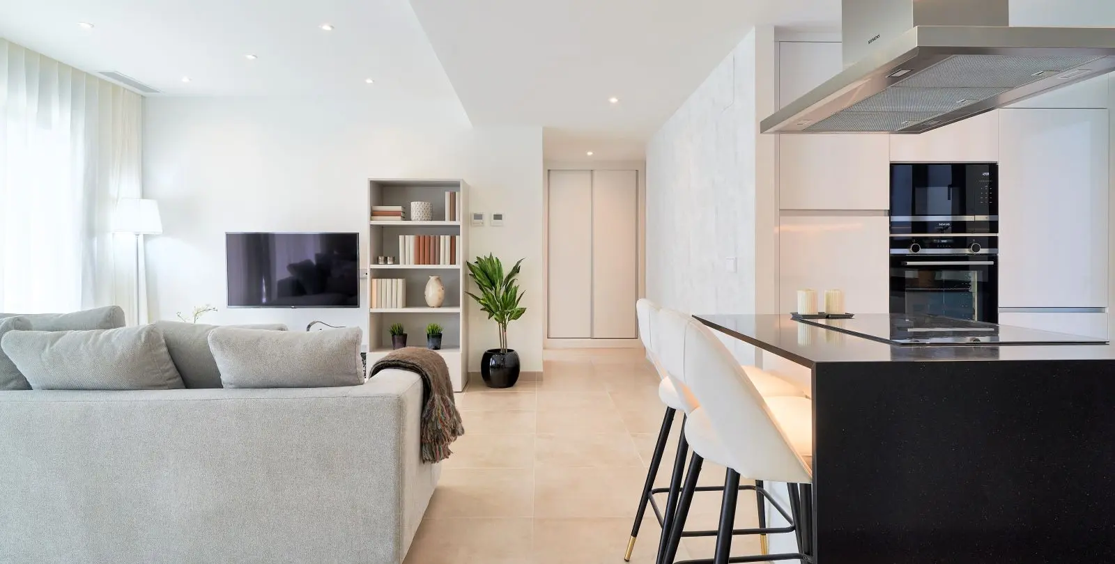Sale of ground floor apartment in Estepona 21
