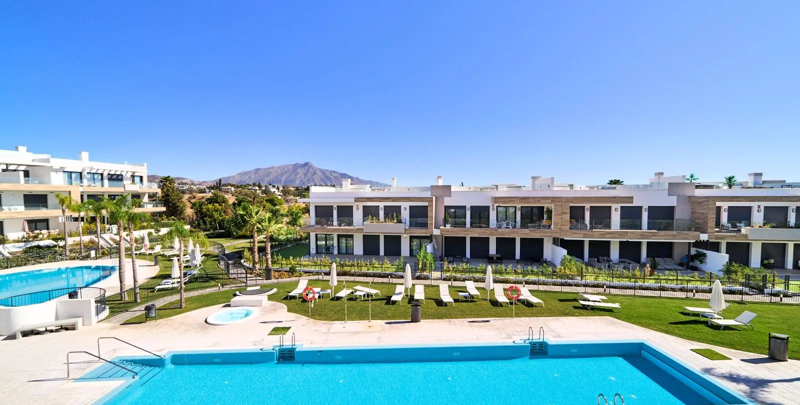 Sale of ground floor apartment in Estepona 35
