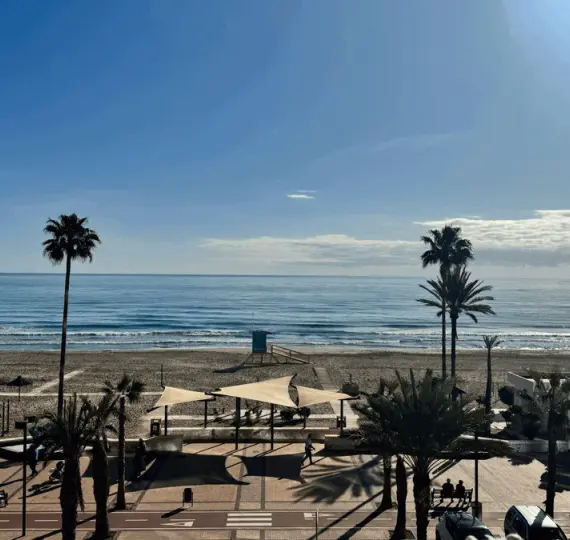 Sale of middle floor apartment in Fuengirola