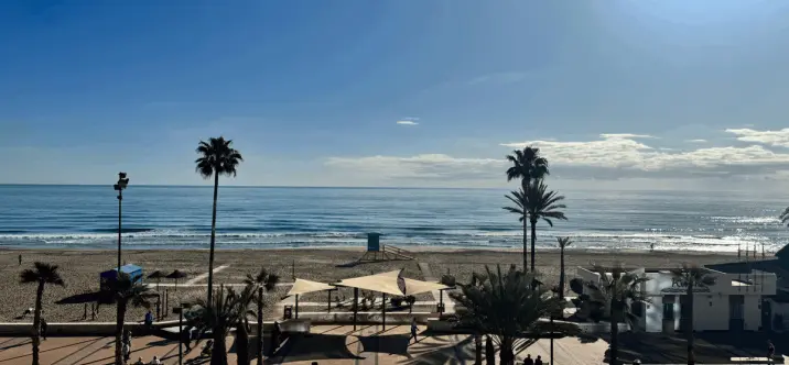 Sale of middle floor apartment in Fuengirola 0