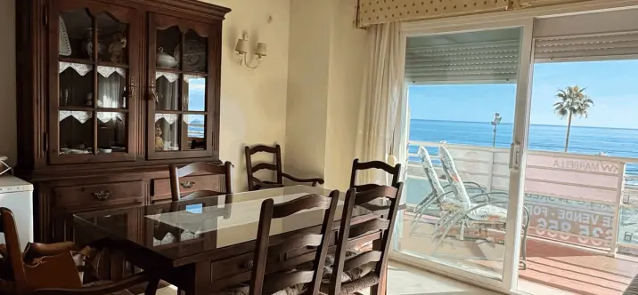 Sale of middle floor apartment in Fuengirola 1