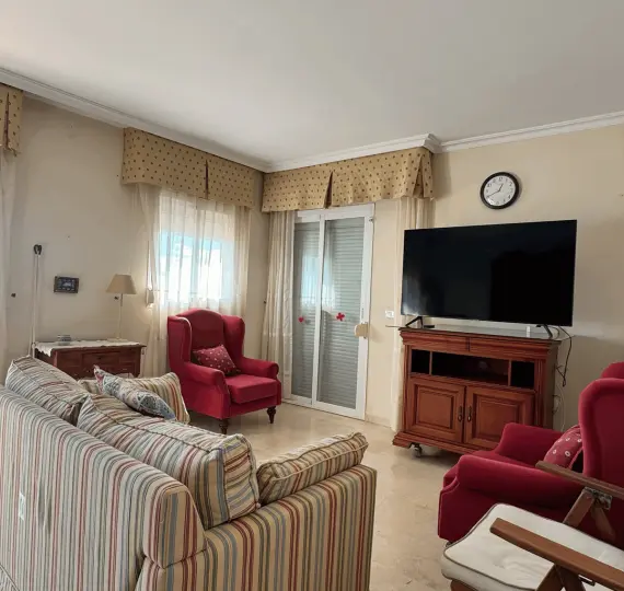 Sale of middle floor apartment in Fuengirola