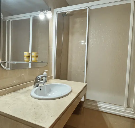 Sale of middle floor apartment in Fuengirola