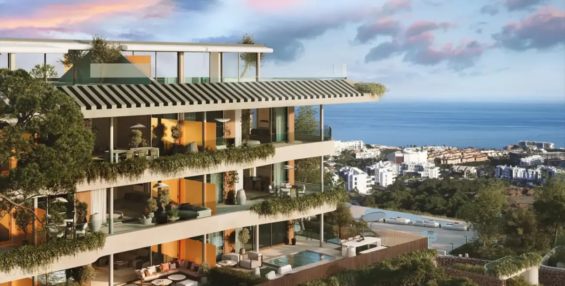 Sale of middle floor apartment in Fuengirola 1