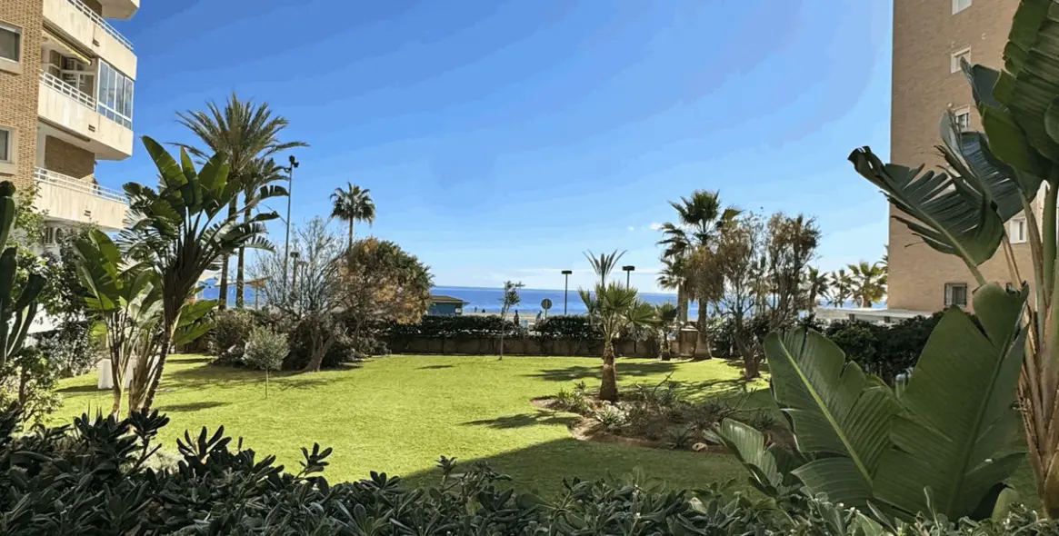 Sale of middle floor apartment in Fuengirola 22