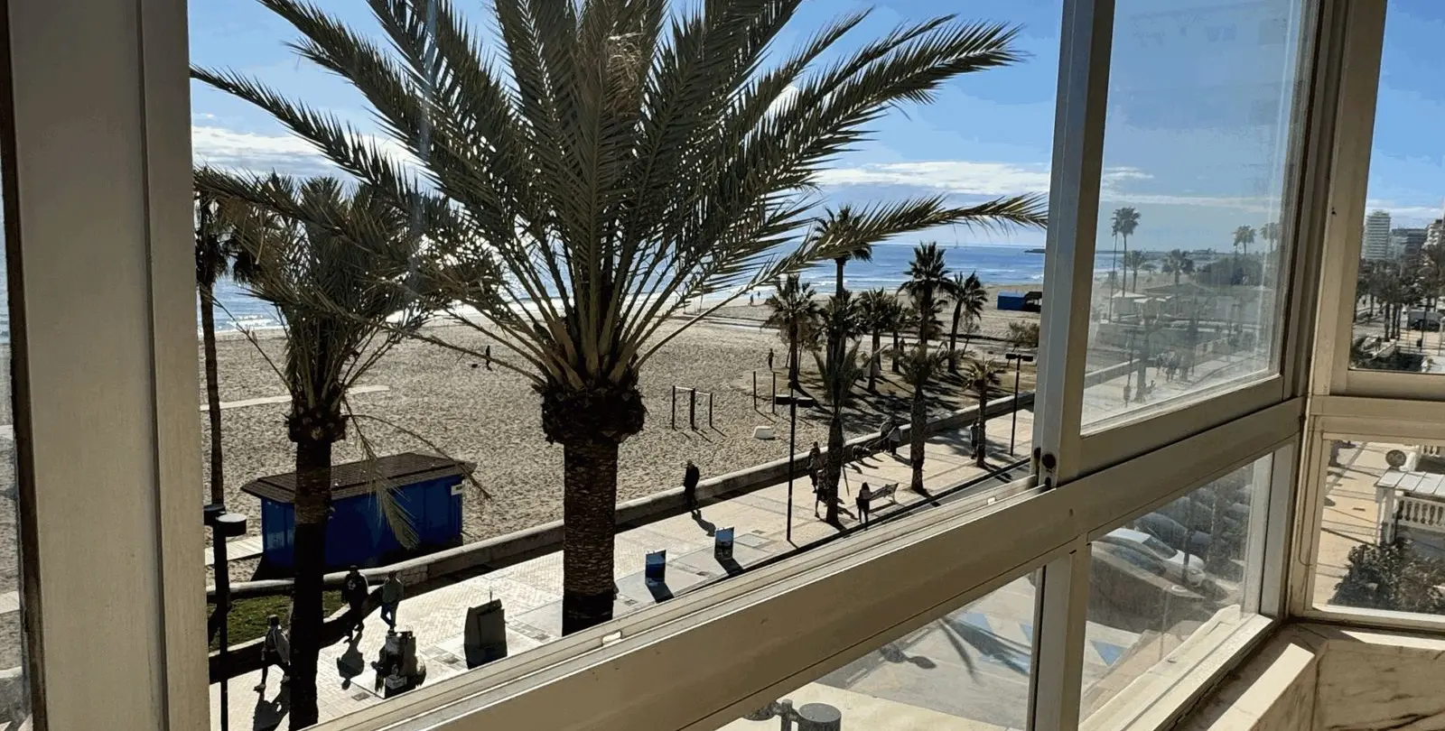 Sale of middle floor apartment in Fuengirola 1