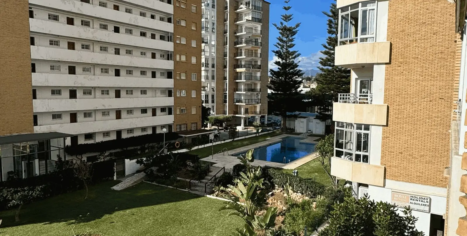 Sale of middle floor apartment in Fuengirola 7